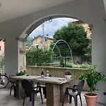 Lucia, Di Como,