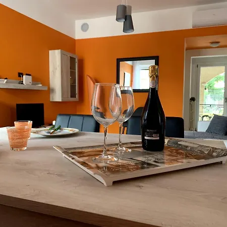 アパート Lucia, Di Como, *