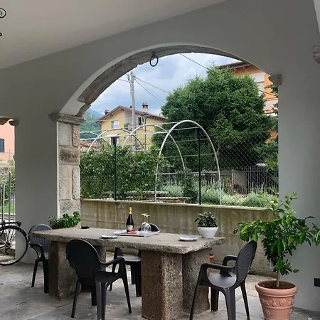 Lucia, Di Como,
