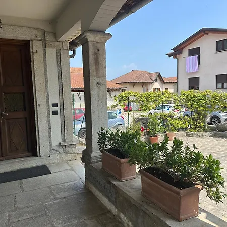 Lucia, Di Como, * ドンゴ