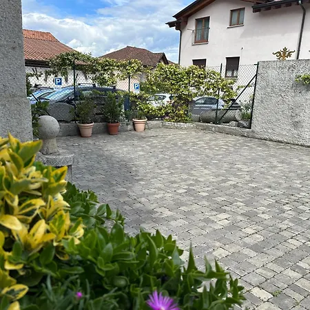 Lucia, Di Como, Apartmán Dongo