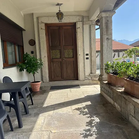 Lucia, Di Como, ドンゴ