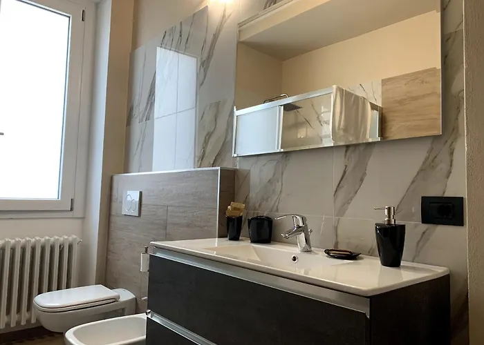 Lucia, Di Como, Dongo