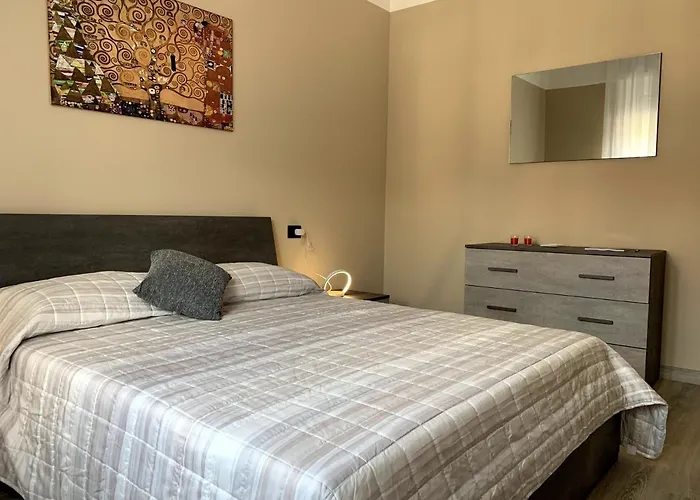 Lucia, Di Como, * Dongo