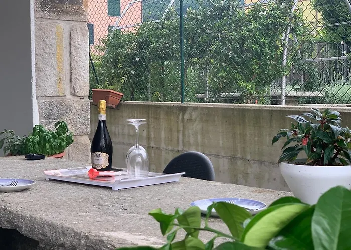 Lucia, Di Como, * Dongo