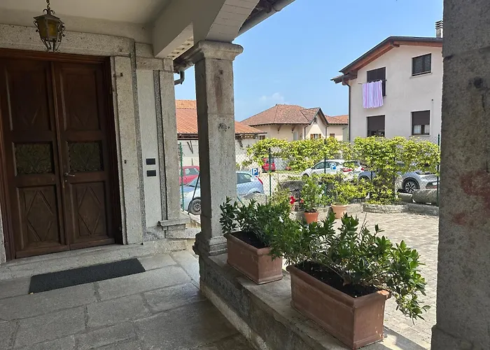 Lucia, Di Como, * Dongo