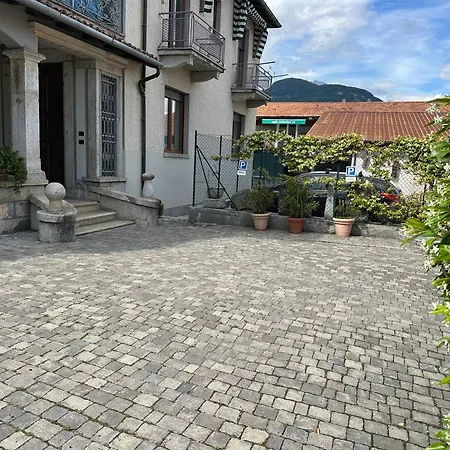 Lucia, Di Como, Apartman