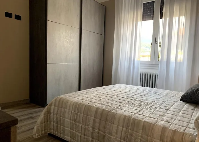 Lucia, Di Como, Apartament Dongo