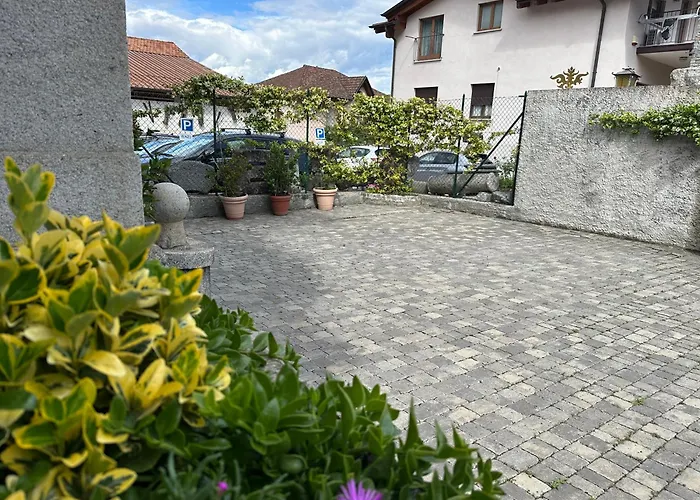 Lucia, Di Como, Apartament Dongo