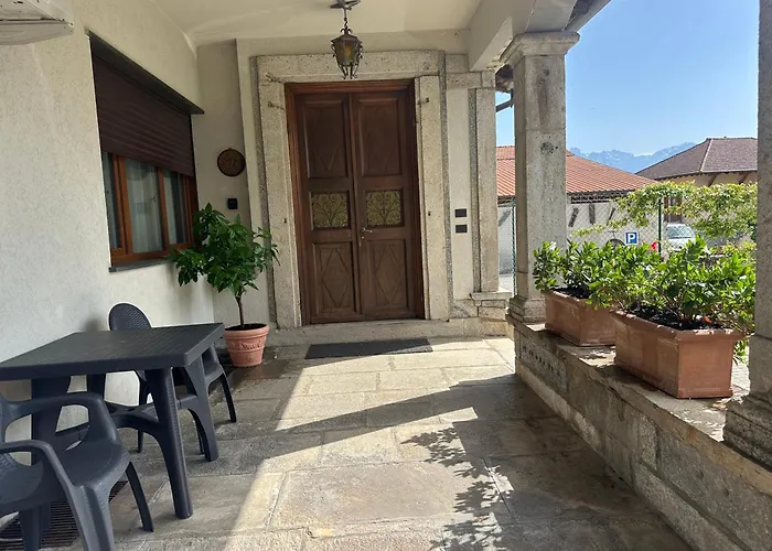 Lucia, Di Como, Dongo