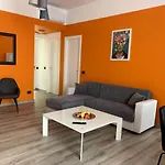 Lucia, Di Como, Apartman
